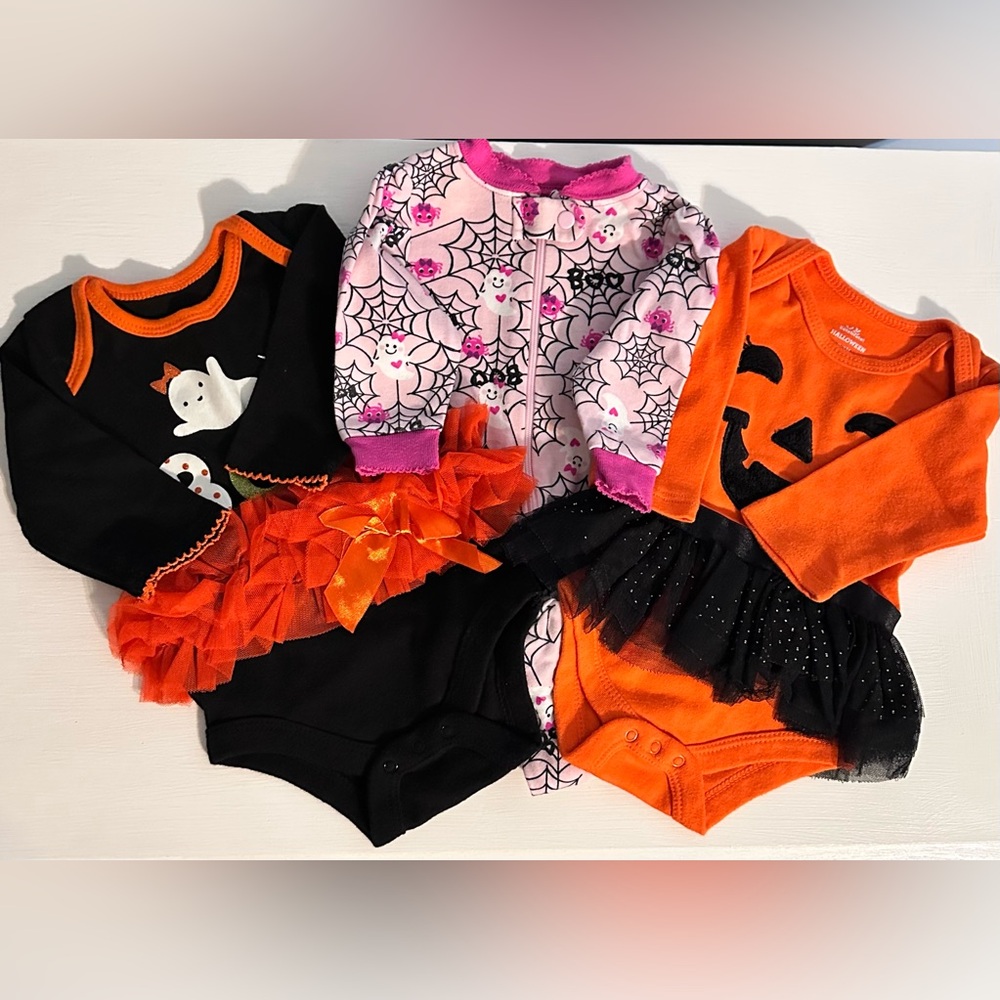 Used Baby Girl Halloween 🎃 Long Sleeve Sleeper & 2 Halloween Onesies w/Tutu’s